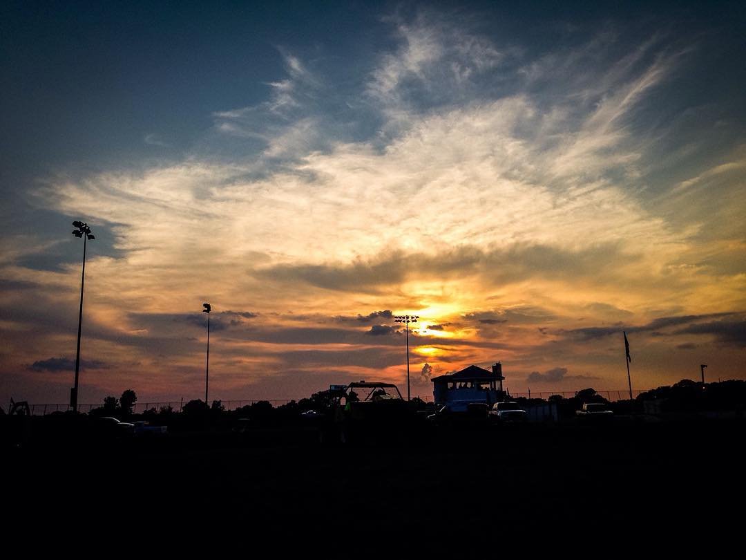Beautiful sunset tonight at tri city for the gold crown 10,000 to win midget show!